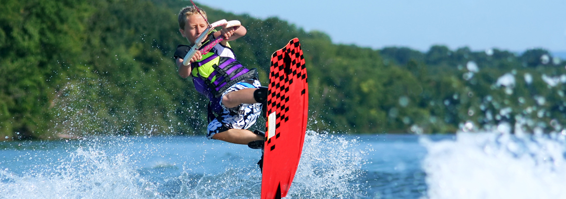 shutterstock_59324302_KID_WAKEBOARDING cp